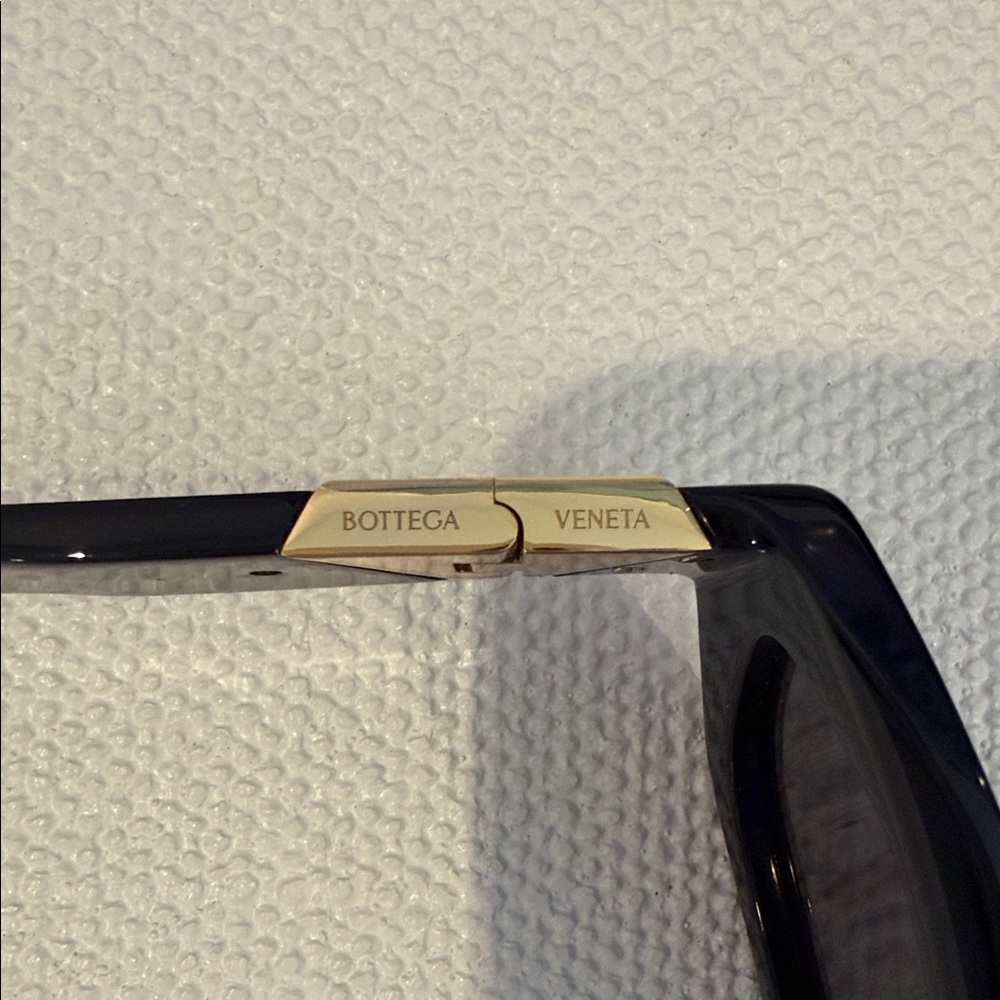 Bottega Veneta Black Sunglasses - Picture 4 of 4
